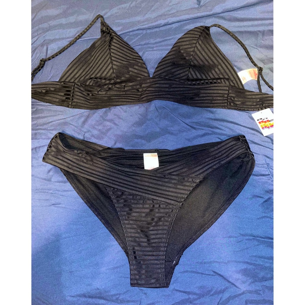 Black bikini